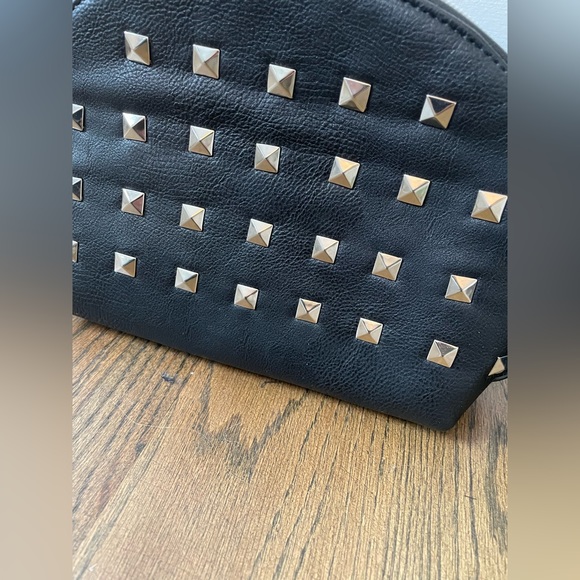 Wyatt Set of 4 Travel Pouches Faux Leather Silver Studs - Picture 11 of 13